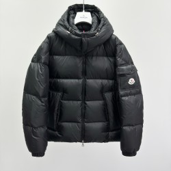 Moncler Hooded Short Zip-Up Down Jacket Black