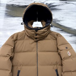 Moncler Grenoble Albiez Detachable Hooded Zippered Long-Sleeve Down Brown