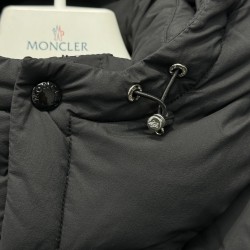 M0ncler Logo Print Double-Front Hooded Long-Sleeve Down Jacket Green