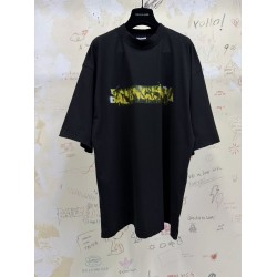 GT Balenciaga Men's Messy Spray T-shirt in Black