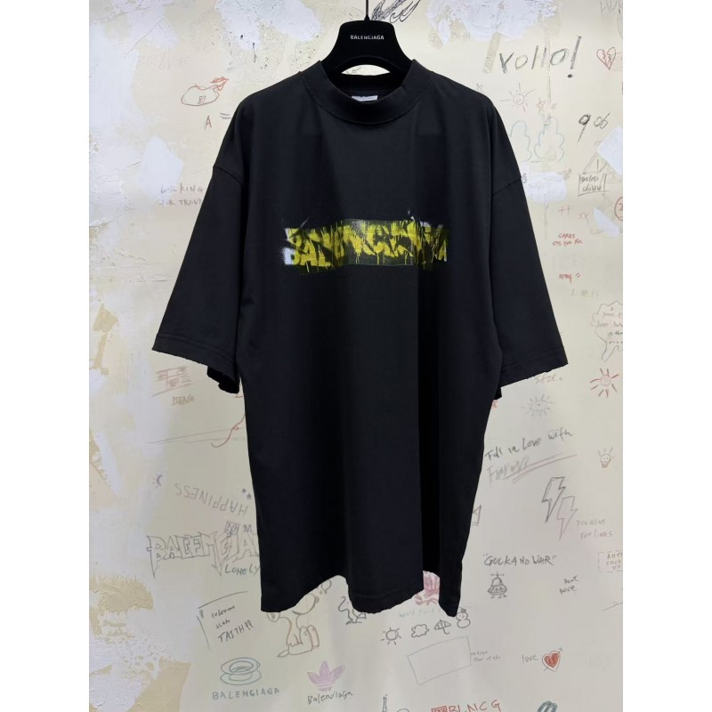 GT Balenciaga Men's Messy Spray T-shirt in Black