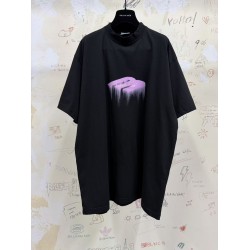 GT Balenciaga Men's Wet Brush T-shirt in Black