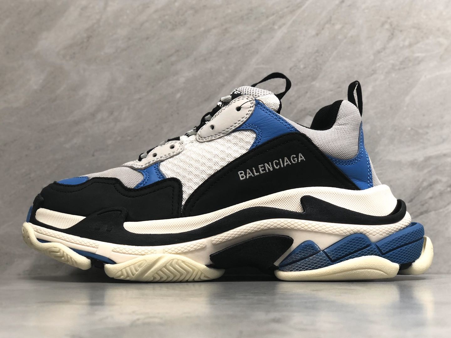 balenciaga triple s blue white